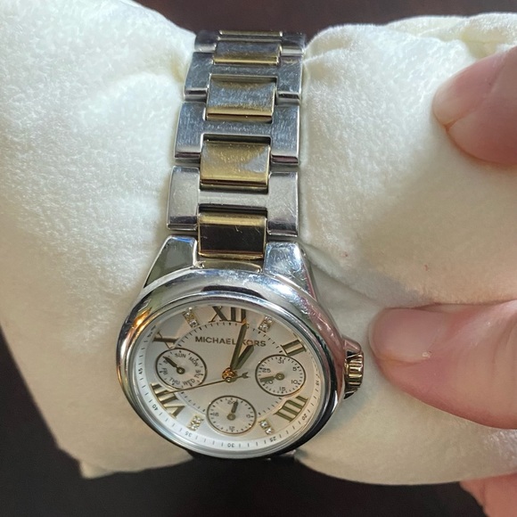 Elegant Silver and Gold Tone Michael Kors Wristwatch - Picture 9 of 10